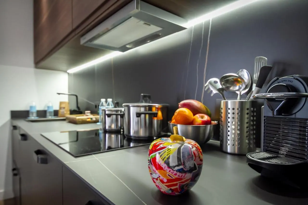 Marbella Banus Suites - Lily Playas Del Duque Banus Beach Apartment 스페인