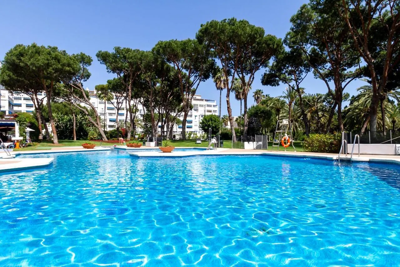 Marbella Banus Suites - Lily Playas Del Duque Banus Beach Apartment 0*,