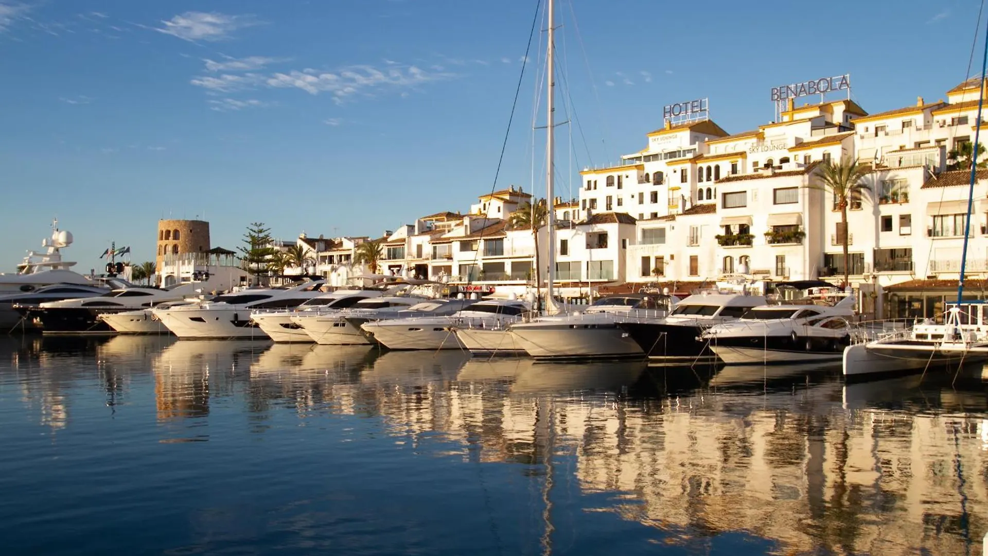 Marbella Banus Suites - Lily Playas Del Duque Banus Beach Apartment