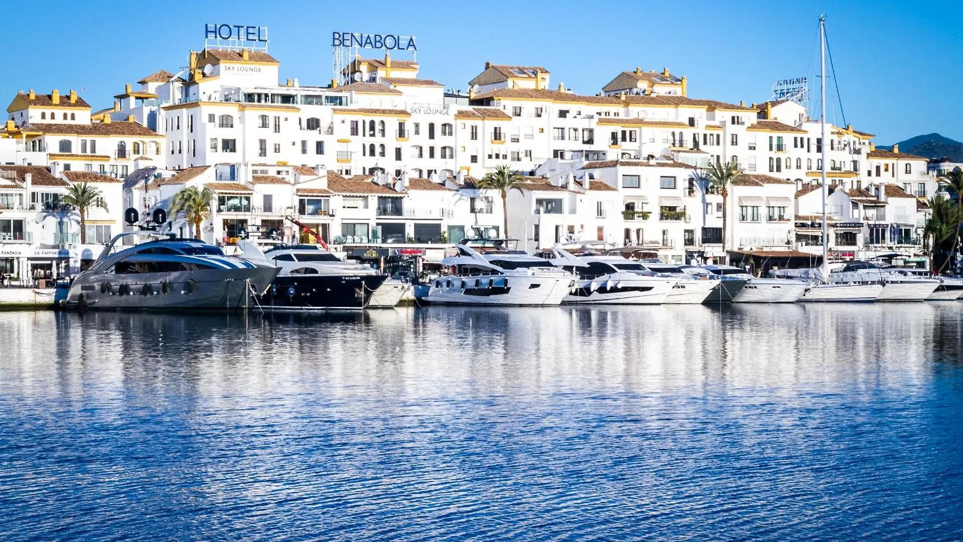 Marbella Banus Suites - Lily Playas Del Duque Banus Beach Apartment ספרד