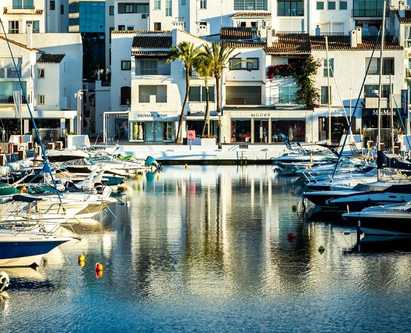 Marbella Banus Suites - Lily Playas Del Duque Banus Beach Apartment