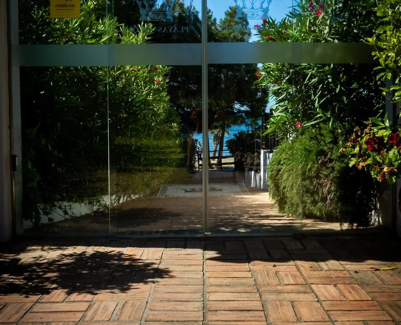 Marbella Banus Suites - Lily Playas Del Duque Banus Beach Apartment ספרד