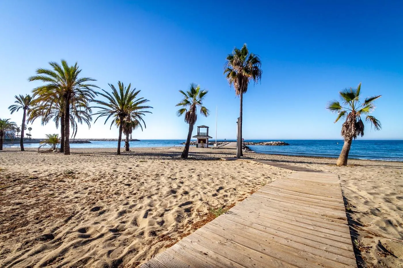Marbella Banus Suites - Lily Playas Del Duque Banus Beach Apartment