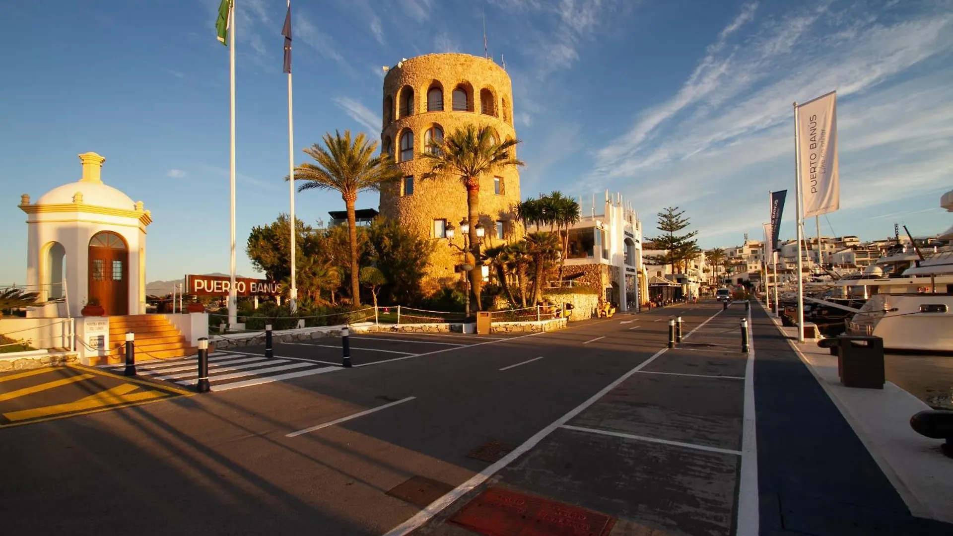 Marbella Banus Suites - Lily Playas Del Duque Banus Beach Apartment