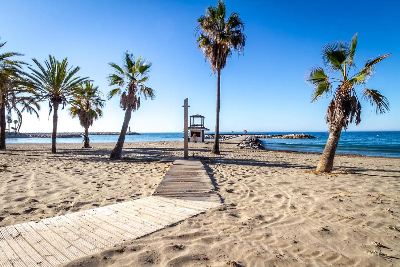 Marbella Banus Suites - Lily Playas Del Duque Banus Beach Apartment 0*,