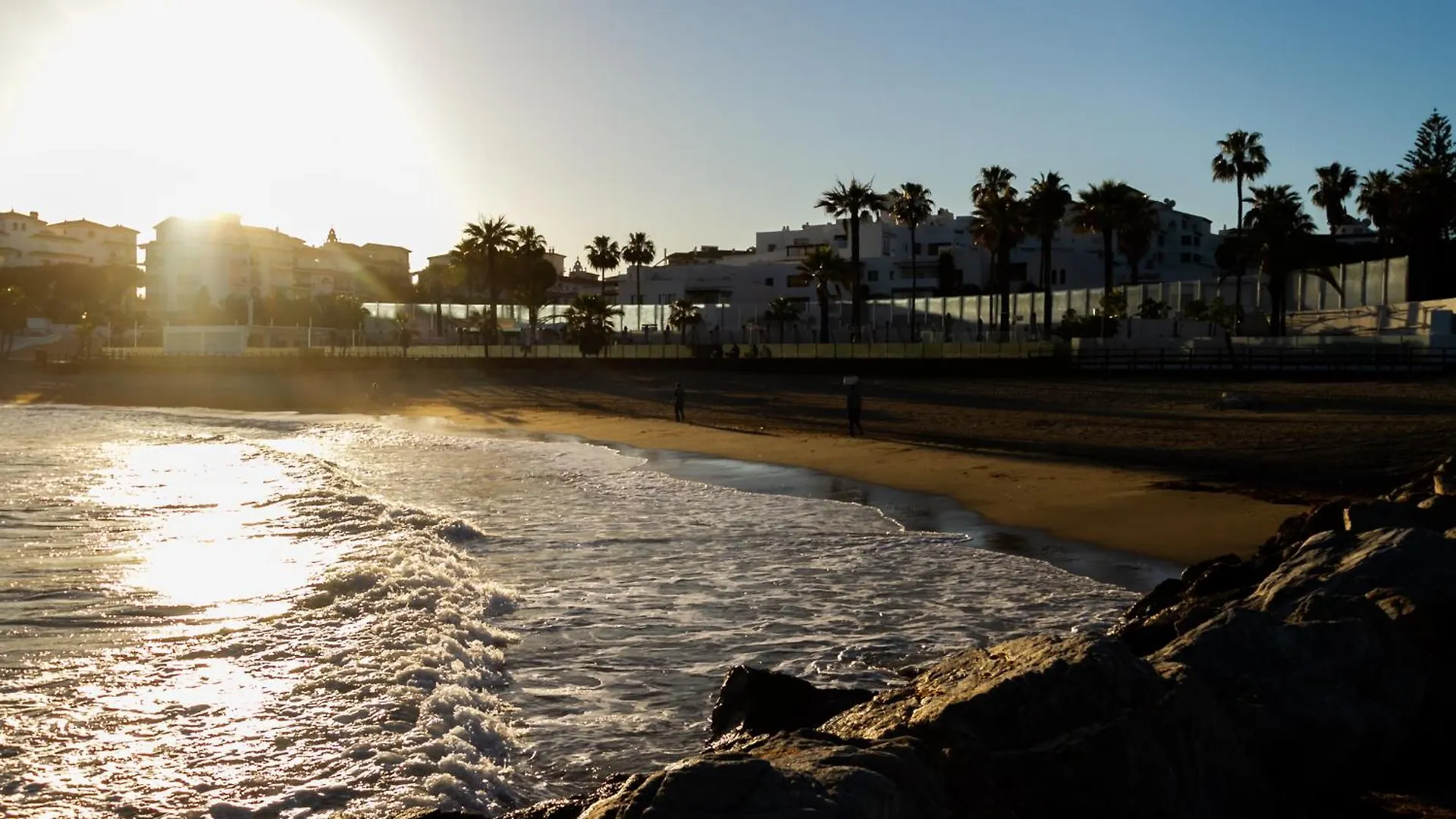 Marbella Banus Suites - Lily Playas Del Duque Banus Beach Apartment Spanien