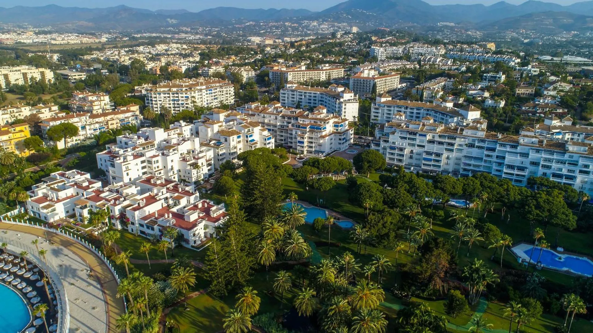 Marbella Banus Suites - Lily Playas Del Duque Banus Beach Apartment